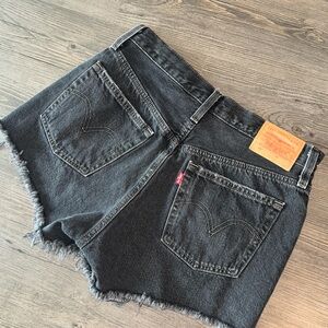 Levi 501 jean shorts 28